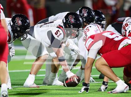 Thumbnail 2 in Mineral Wells vs Glen Rose (UIL 4A-2 Football Bi-District) photogallery.