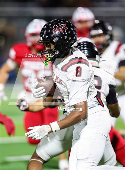 Thumbnail 1 in Mineral Wells vs Glen Rose (UIL 4A-2 Football Bi-District) photogallery.