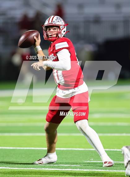 Thumbnail 3 in Mineral Wells vs Glen Rose (UIL 4A-2 Football Bi-District) photogallery.