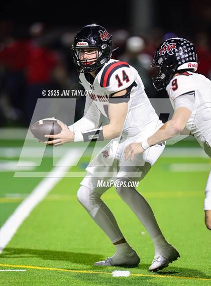 Thumbnail 1 in Mineral Wells vs Glen Rose (UIL 4A-2 Football Bi-District) photogallery.