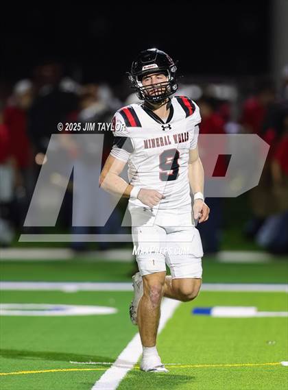 Thumbnail 2 in Mineral Wells vs Glen Rose (UIL 4A-2 Football Bi-District) photogallery.