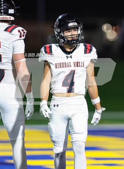 Thumbnail 2 in Mineral Wells vs Glen Rose (UIL 4A-2 Football Bi-District) photogallery.