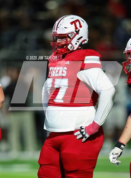Thumbnail 1 in Mineral Wells vs Glen Rose (UIL 4A-2 Football Bi-District) photogallery.