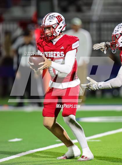 Thumbnail 1 in Mineral Wells vs Glen Rose (UIL 4A-2 Football Bi-District) photogallery.
