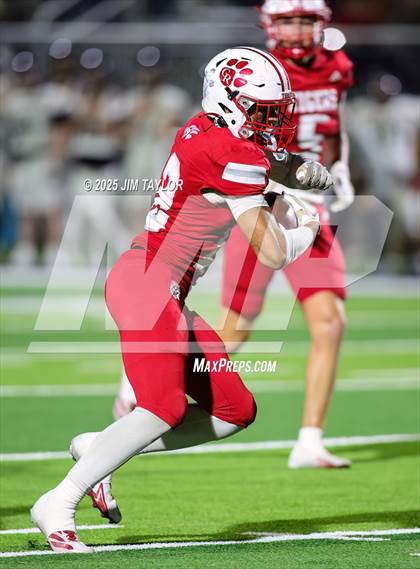 Thumbnail 2 in Mineral Wells vs Glen Rose (UIL 4A-2 Football Bi-District) photogallery.