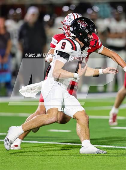 Thumbnail 1 in Mineral Wells vs Glen Rose (UIL 4A-2 Football Bi-District) photogallery.