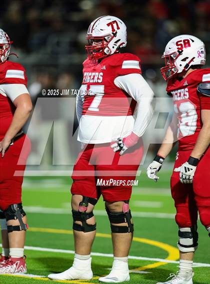 Thumbnail 3 in Mineral Wells vs Glen Rose (UIL 4A-2 Football Bi-District) photogallery.