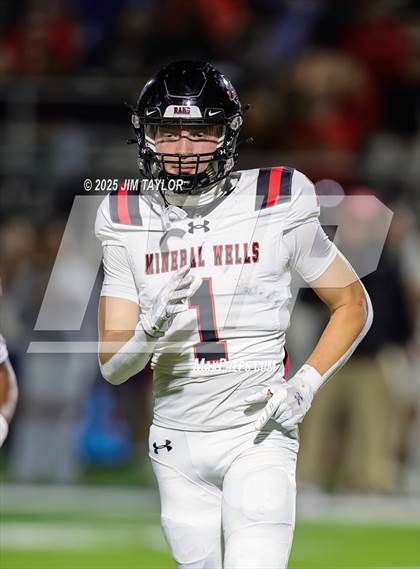 Thumbnail 3 in Mineral Wells vs Glen Rose (UIL 4A-2 Football Bi-District) photogallery.