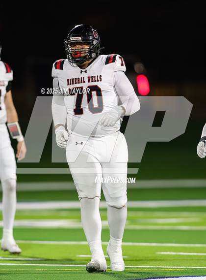 Thumbnail 3 in Mineral Wells vs Glen Rose (UIL 4A-2 Football Bi-District) photogallery.