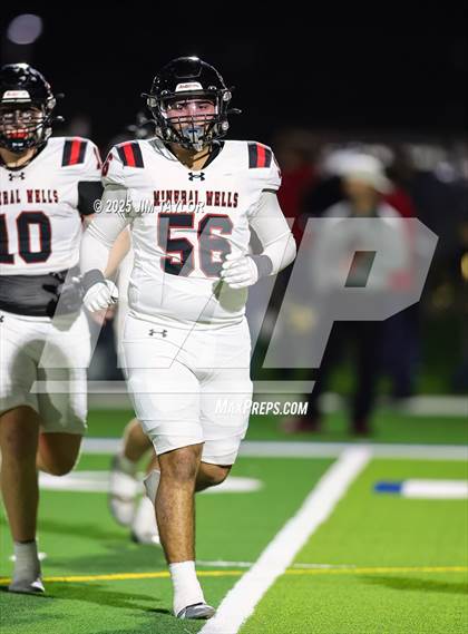 Thumbnail 3 in Mineral Wells vs Glen Rose (UIL 4A-2 Football Bi-District) photogallery.