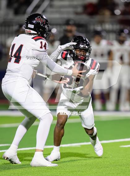 Thumbnail 2 in Mineral Wells vs Glen Rose (UIL 4A-2 Football Bi-District) photogallery.