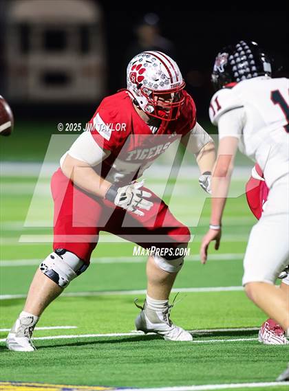 Thumbnail 3 in Mineral Wells vs Glen Rose (UIL 4A-2 Football Bi-District) photogallery.