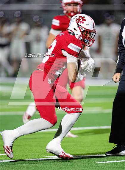 Thumbnail 3 in Mineral Wells vs Glen Rose (UIL 4A-2 Football Bi-District) photogallery.