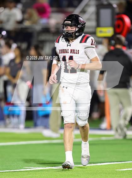 Thumbnail 3 in Mineral Wells vs Glen Rose (UIL 4A-2 Football Bi-District) photogallery.