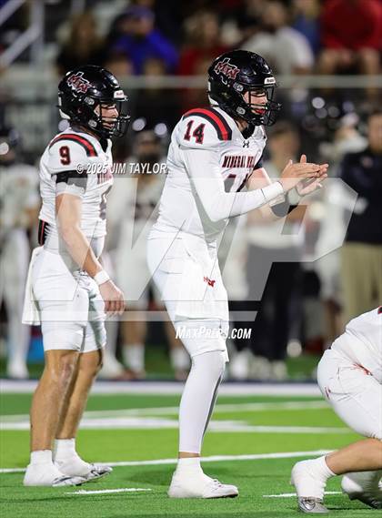 Thumbnail 3 in Mineral Wells vs Glen Rose (UIL 4A-2 Football Bi-District) photogallery.