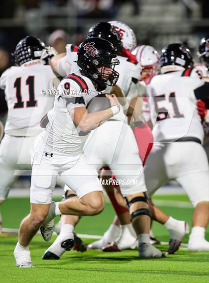 Thumbnail 1 in Mineral Wells vs Glen Rose (UIL 4A-2 Football Bi-District) photogallery.