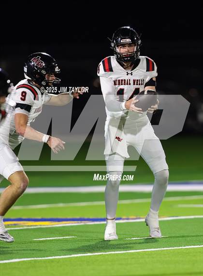 Thumbnail 2 in Mineral Wells vs Glen Rose (UIL 4A-2 Football Bi-District) photogallery.
