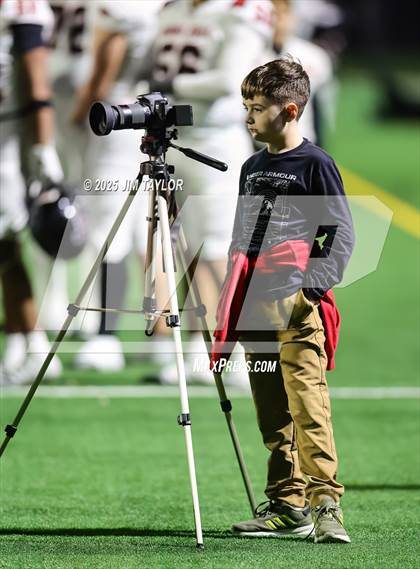 Thumbnail 3 in Mineral Wells vs Glen Rose (UIL 4A-2 Football Bi-District) photogallery.