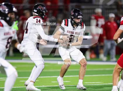 Thumbnail 3 in Mineral Wells vs Glen Rose (UIL 4A-2 Football Bi-District) photogallery.