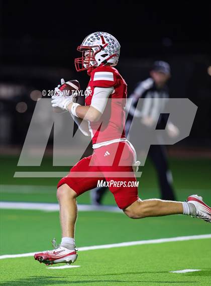 Thumbnail 2 in Mineral Wells vs Glen Rose (UIL 4A-2 Football Bi-District) photogallery.