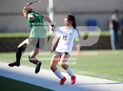 Thumbnail 3 in Carroll vs. Tompkins (UIL 6A Final) photogallery.