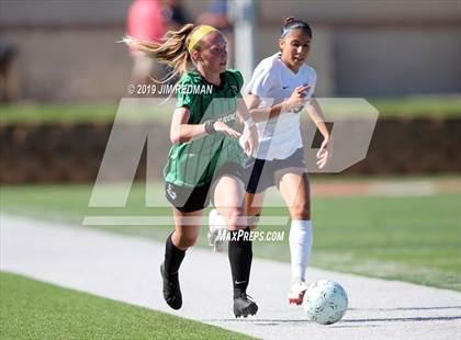 Thumbnail 1 in Carroll vs. Tompkins (UIL 6A Final) photogallery.