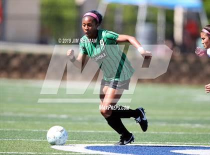 Thumbnail 3 in Carroll vs. Tompkins (UIL 6A Final) photogallery.