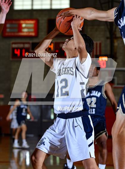 Thumbnail 3 in San Juan Hills vs. Dos Pueblos (Mater Dei Extravaganza) photogallery.