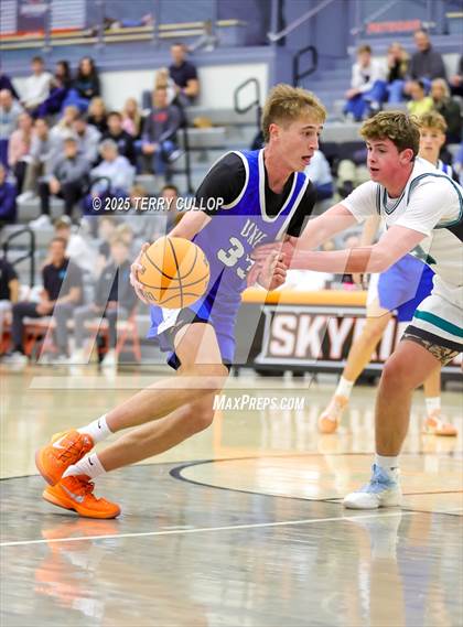 Thumbnail 3 in Farmington vs. Dixie (Falcon Classic) photogallery.