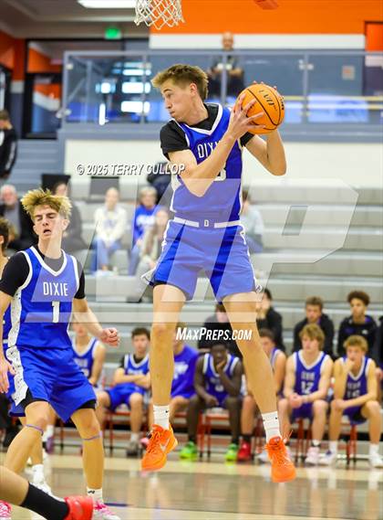 Thumbnail 1 in Farmington vs. Dixie (Falcon Classic) photogallery.