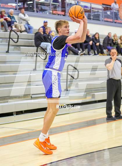 Thumbnail 3 in Farmington vs. Dixie (Falcon Classic) photogallery.