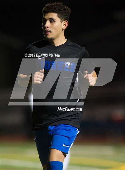 Thumbnail 2 in Sacred Heart Cathedral Preparatory vs. Pioneer (CIF CCS Division 3 Playoff) photogallery.
