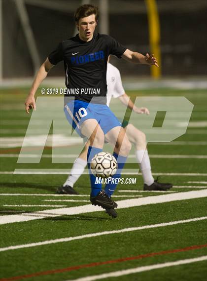 Thumbnail 3 in Sacred Heart Cathedral Preparatory vs. Pioneer (CIF CCS Division 3 Playoff) photogallery.