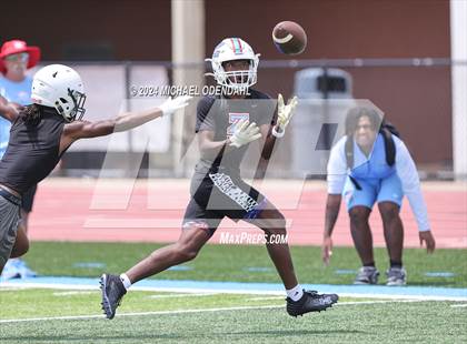 Thumbnail 2 in Plaquemine vs Zachary (7 on 7) photogallery.
