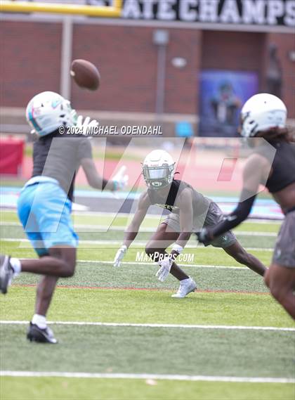 Thumbnail 1 in Plaquemine vs Zachary (7 on 7) photogallery.
