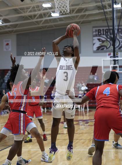 Thumbnail 3 in Fort Wayne Wayne vs. New Haven photogallery.