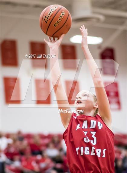 Thumbnail 3 in Glen Rose @ Mineral Wells (UIL 4A Bi-District Playoff) photogallery.