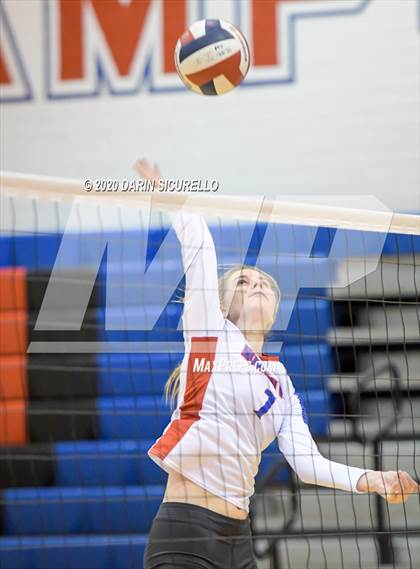 Thumbnail 1 in Queen Creek vs Mountain View (AIA 6A Round 1 Playoff)  photogallery.