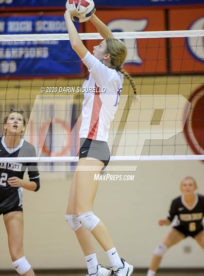 Thumbnail 1 in Queen Creek vs Mountain View (AIA 6A Round 1 Playoff)  photogallery.