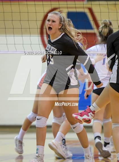 Thumbnail 3 in Queen Creek vs Mountain View (AIA 6A Round 1 Playoff)  photogallery.