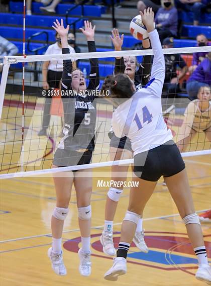 Thumbnail 3 in Queen Creek vs Mountain View (AIA 6A Round 1 Playoff)  photogallery.