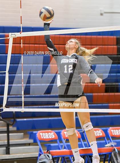 Thumbnail 3 in Queen Creek vs Mountain View (AIA 6A Round 1 Playoff)  photogallery.