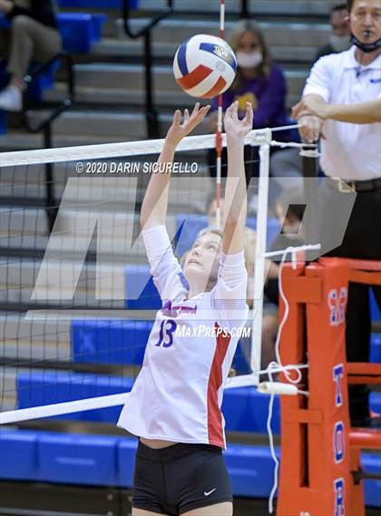 Thumbnail 1 in Queen Creek vs Mountain View (AIA 6A Round 1 Playoff)  photogallery.