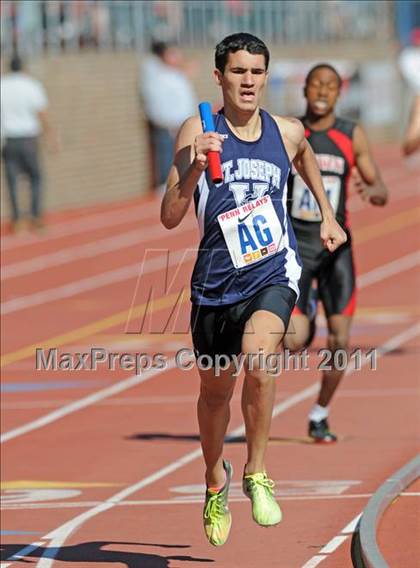 Thumbnail 2 in 117th Penn Relays (Boys 4x800m Small Schools Race 302) photogallery.