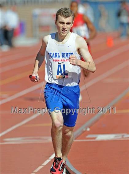 Thumbnail 2 in 117th Penn Relays (Boys 4x800m Small Schools Race 302) photogallery.