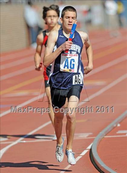 Thumbnail 2 in 117th Penn Relays (Boys 4x800m Small Schools Race 302) photogallery.