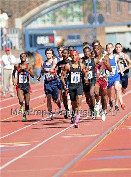 Thumbnail 2 in 117th Penn Relays (Boys 4x800m Small Schools Race 302) photogallery.