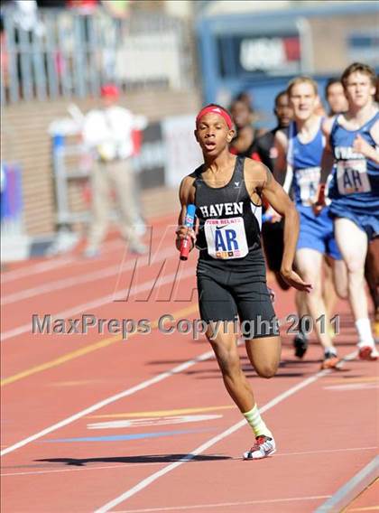 Thumbnail 1 in 117th Penn Relays (Boys 4x800m Small Schools Race 302) photogallery.