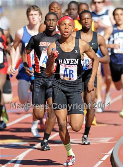 Thumbnail 3 in 117th Penn Relays (Boys 4x800m Small Schools Race 302) photogallery.