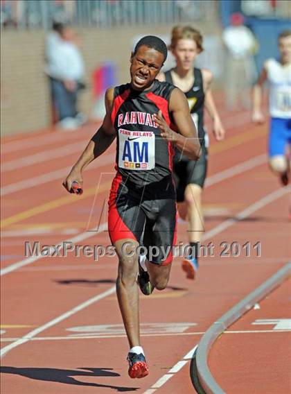 Thumbnail 3 in 117th Penn Relays (Boys 4x800m Small Schools Race 302) photogallery.